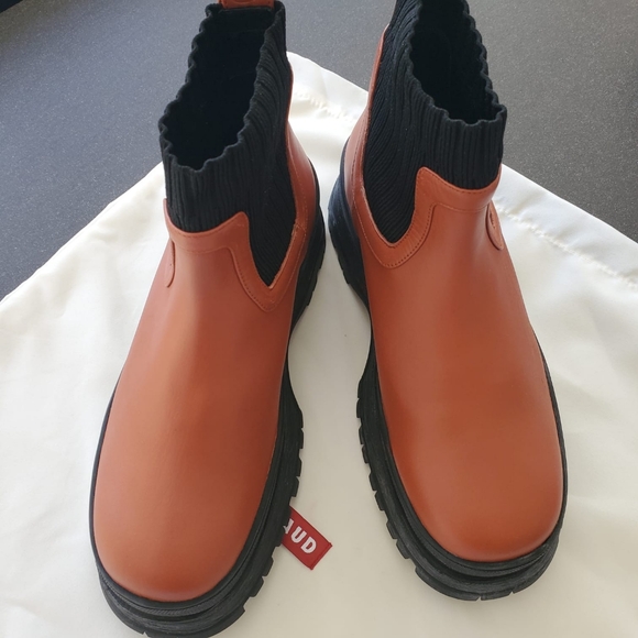 new Staud Bow Lug-Sole Rib-Knit Sock Ankle Leather Boots - Picture 4 of 13